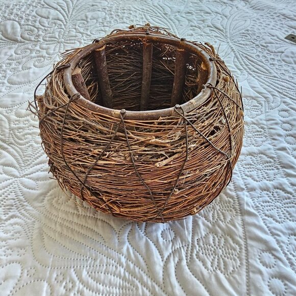 Tenser Handmade Rustic Twig & Wicker Basket With Wooden Supports - Picture 1 of 9